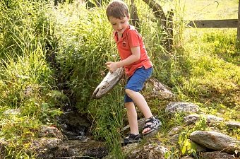 Kinder und Wasser