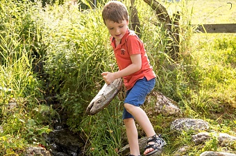 Kinder und Wasser